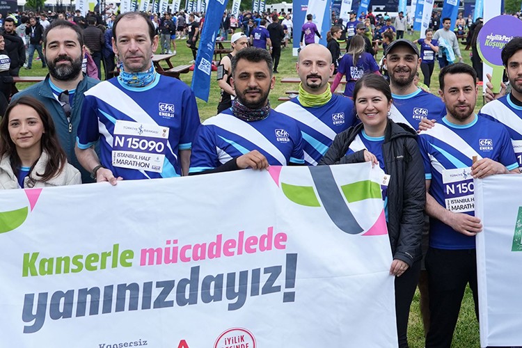 CK Enerji çalışanları, İstanbul Yarı Maratonu'nda kanserle mücadele için koştu