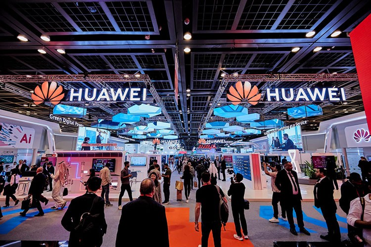 Huawei, yeni akıllı ofis ve ses ürünlerini Dubai'de tanıttı