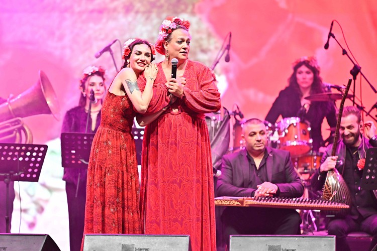 Suzan Kardeş'im Hıdırellez festivaliyle 7 bin kişilik muhteşem açılış