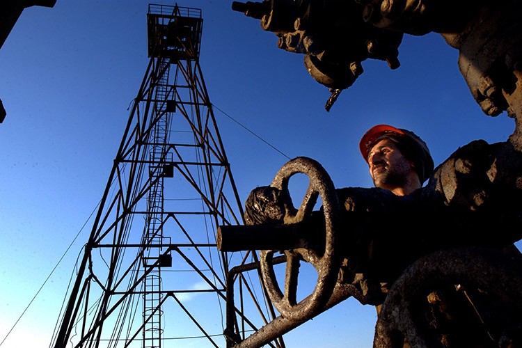 Rusya'nın ihracatı azaltması petrol fiyatlarını yükseltti