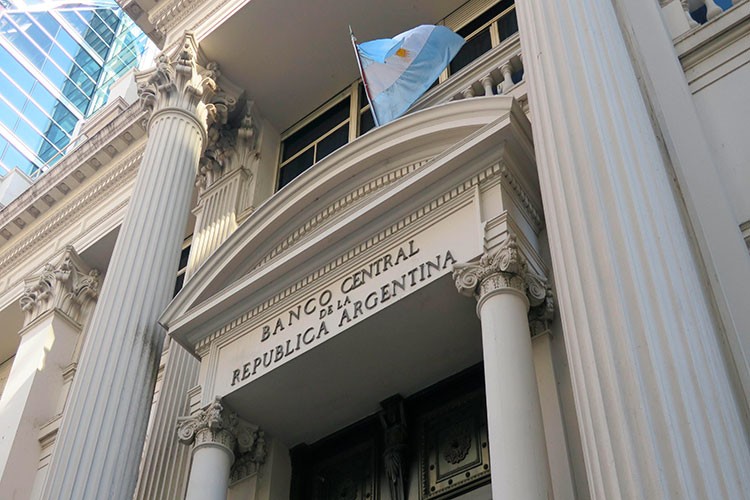 Arjantin'den 21 puanlık faiz artışı