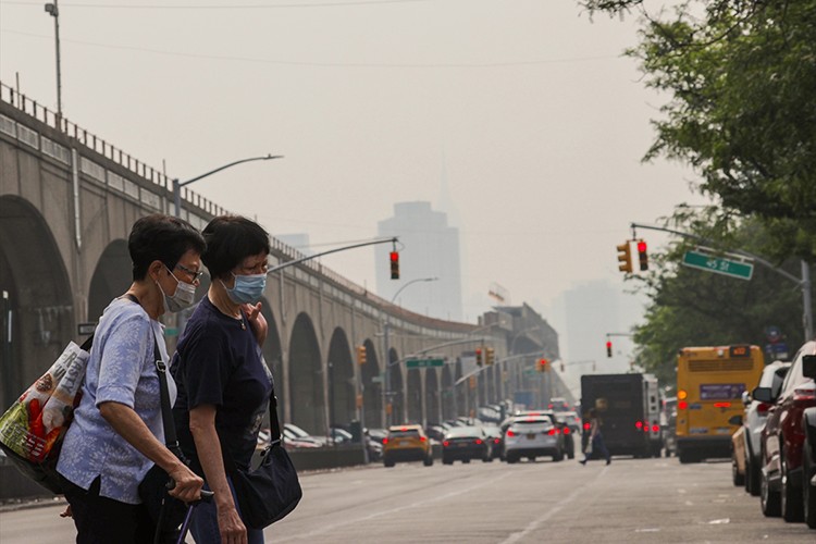Kanada'daki orman yangınları New York'ta hava kalitesini olumsuz etkiliyor