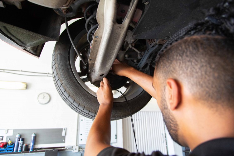 Delphi fren balataları, profesyonel sürücüler tarafından test edildi