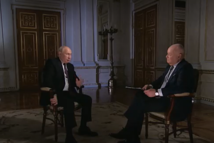 Putin: Finlandiya ve İsveç'in NATO'ya katılımı anlamsız bir adım