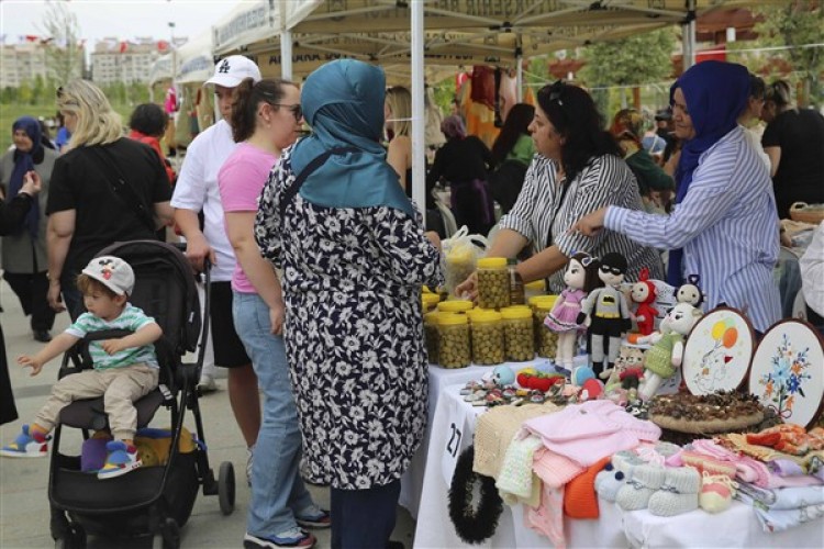 Ankara Büyükşehir Belediyesi'nden Kadın Emeği Pazarı