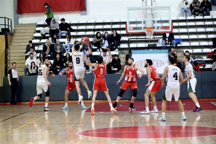 Sakarya Büyükşehir Basketbol Takımı evinde Ayos Spor'u mağlup etti