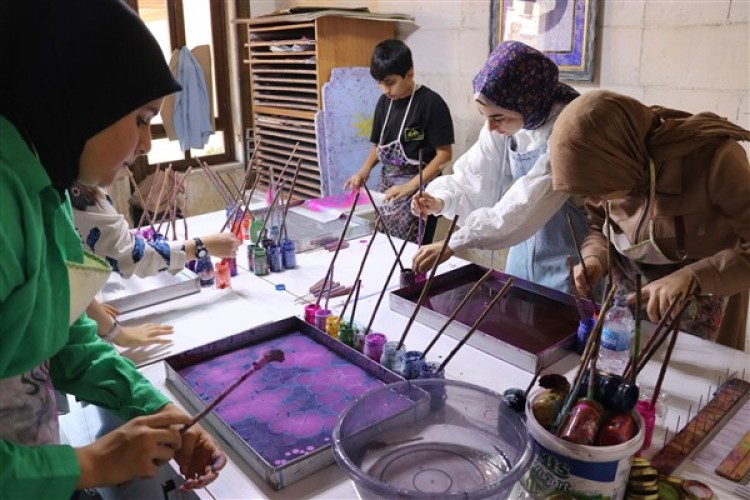 Haliliye Belediyesi Kültür ve Sanat Evi'nde gençler yeni hobiler kazanıyor