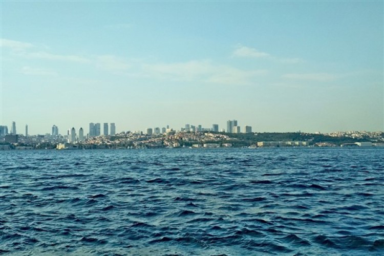 İstanbul Boğazı'nda gemi trafiği askıya alındı