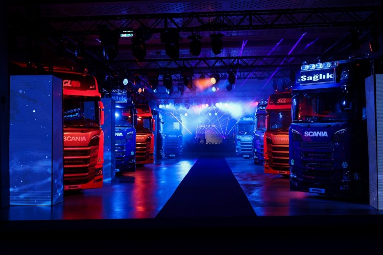 Scania, 500 adet Super ile tarihinin en büyük teslimatını Sağlık Lojistik'e yaptı