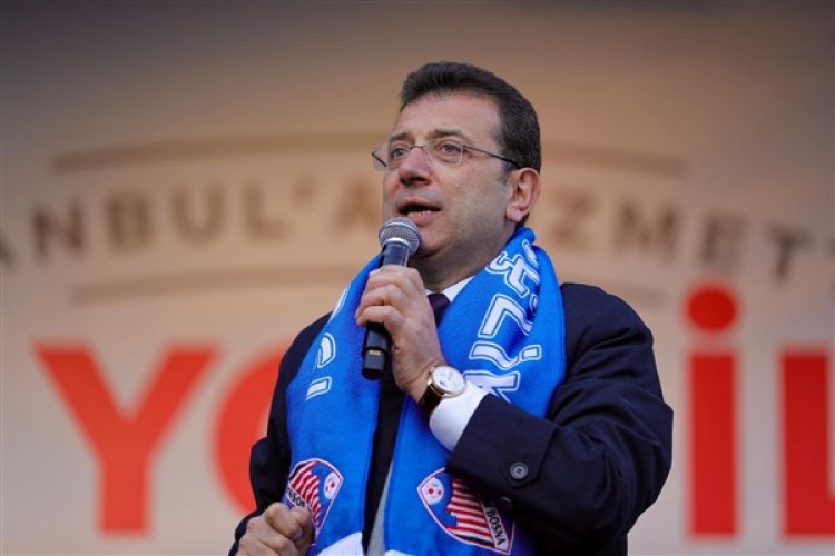 İmamoğlu, Bayrampaşa'da halkla buluştu
