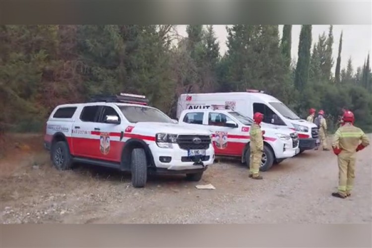 AKUT, İzmir'de yangın söndürme çalışmalarına destek veriyor