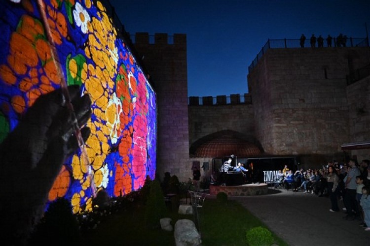 Bursa'da sanatı teknolojiyle buluşturan sergi