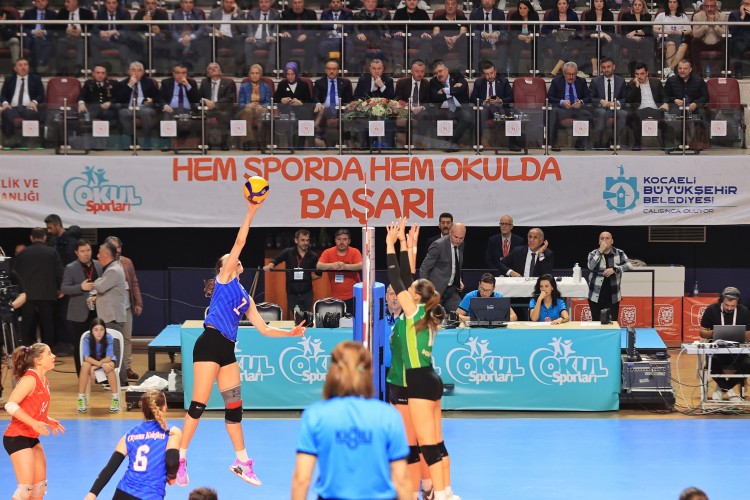 Bakan Bak: "Geleceğin sporcuları okullarımızda yetişiyor"