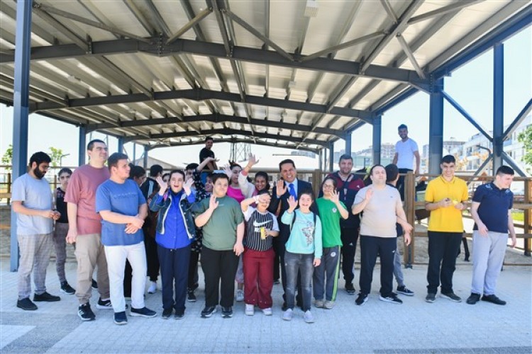 Başkan Özer: Çocuklarımızın daha mutlu olabilmesi için elimizden geleni yapıyoruz