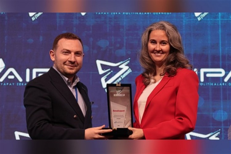 AI Tomorrow Summit 2024'te E-Yemek ödülünün sahibi Yemeksepeti