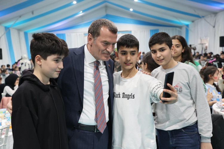 Bilgi Evi öğrencileri Başkan Arısoy'la iftarda buluştu