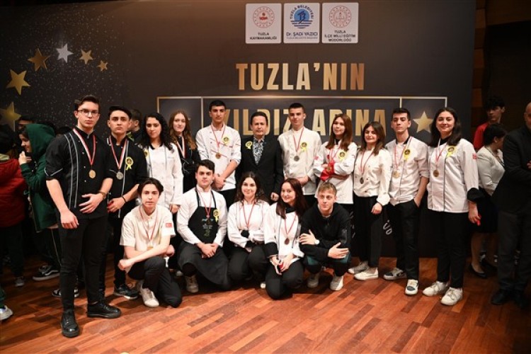9. Tuzla'nın Yıldızlarına Ödül Yağmuru'nda 104 öğrenci ödüllendirildi