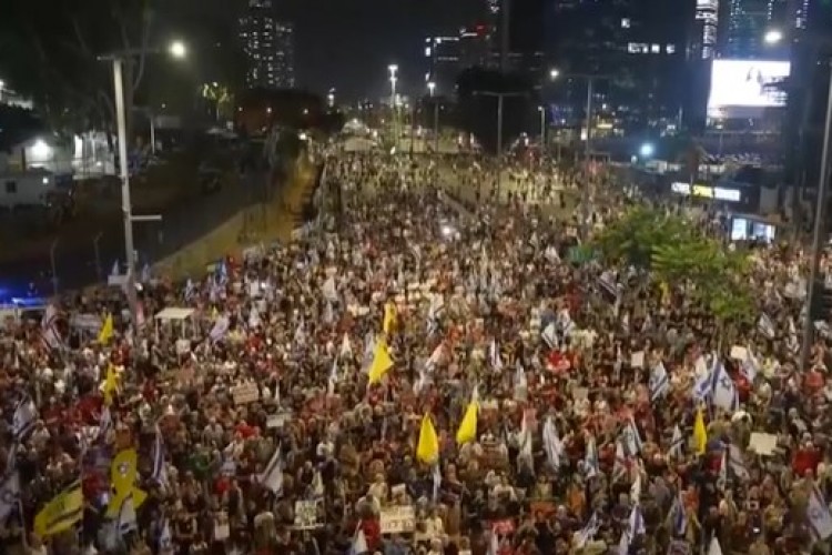 İsrail genelinde on binlerce kişi Gazze'de ateşkes talep etti