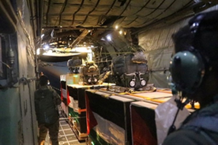 İngiltere ve Ürdün, Kuzey Gazze'deki hastaneye havadan yardım ulaştırdı