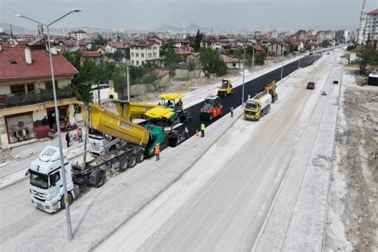Başkan Altay: Küçük Aymanas Caddesi'nde sıcak asfalt çalışmasına başladık