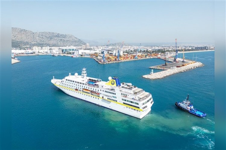QTerminals Antalya Limanı, yılın ilk kruvaziyer gemisi olan Hamburg'u ağırladı