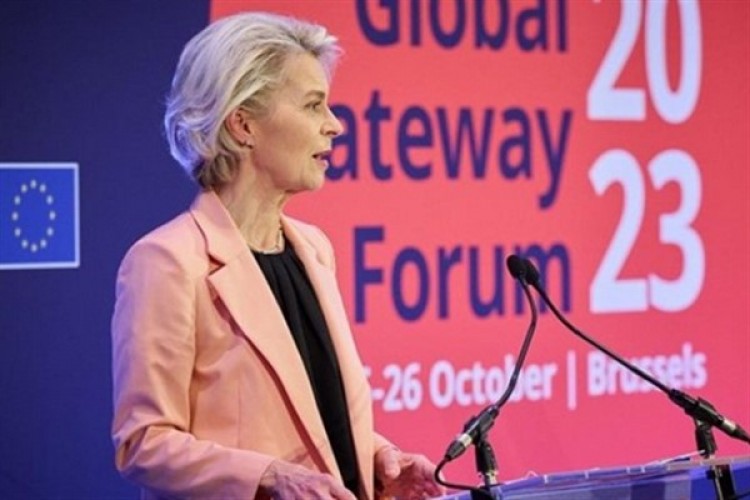 AB Komisyonu Başkanı Leyen'den Donald Trump'a geçmiş olsun mesajı