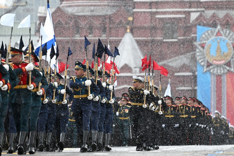Rusya Devlet Başkanı Putin, askeri geçit törenine katıldı