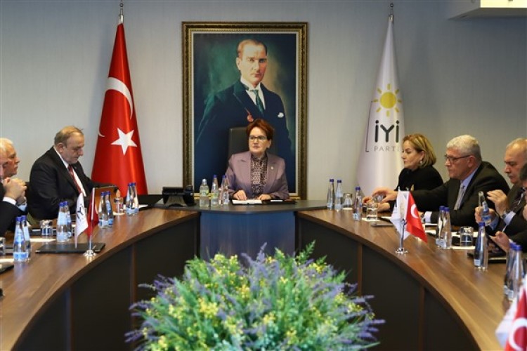 Akşener, Başkanlık Divanı üyeleriyle bir araya geldi