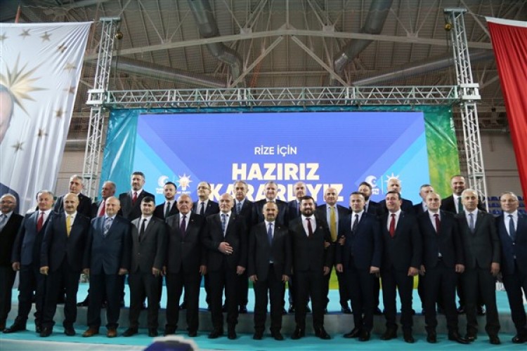 AK Parti Rize Belediye Başkan adayları tanıtıldı