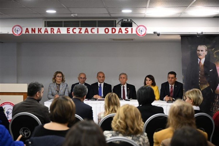 Başkan Yavaş Ankara Eczacı Odası'nı ziyaret etti