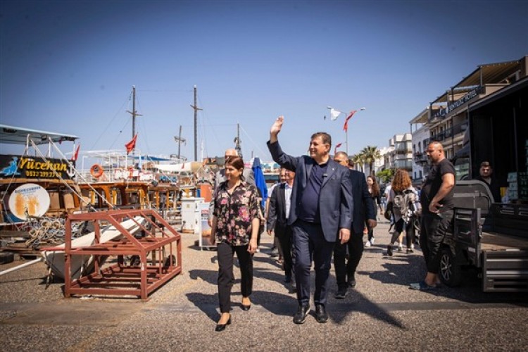 Başkan Tugay, Foça'ya ziyaret gerçekleştirdi