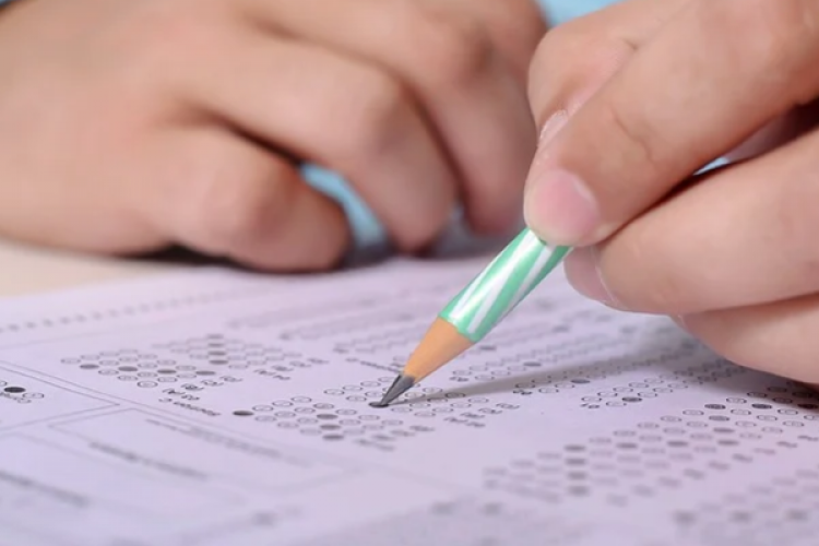 Siyasiler, YKS'ye girecek adaylara başarılar diledi