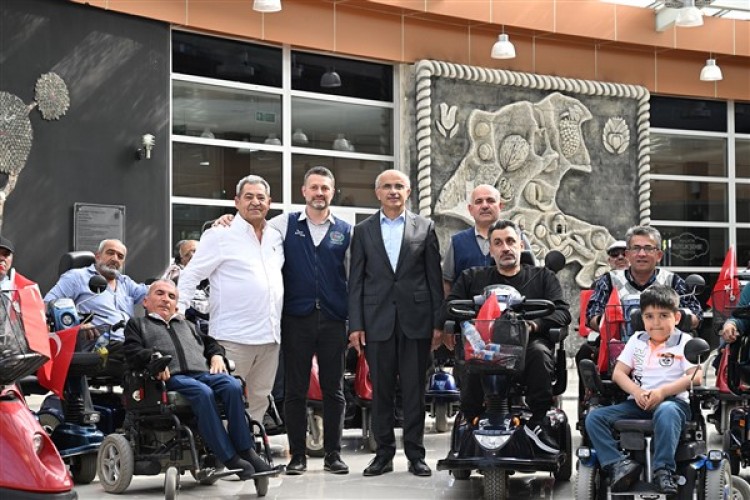 Malatya Büyükşehir Belediyesi, 50 adet akülü engelli aracını teslim etti