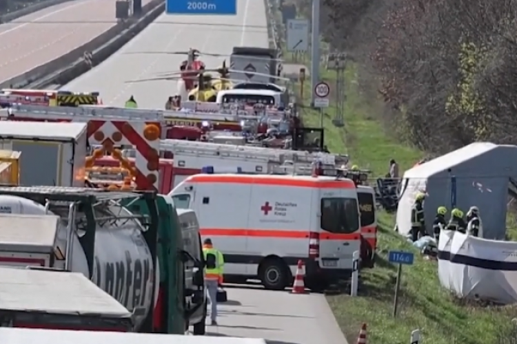 Almanya'daki otobüs kazasında çok sayıda ölü ve yaralı var