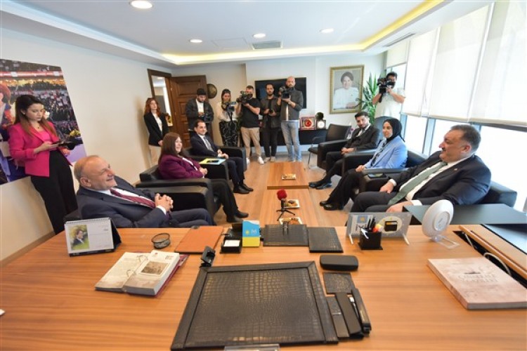 İYİ Parti, siyasi partilerle bayramlaştı