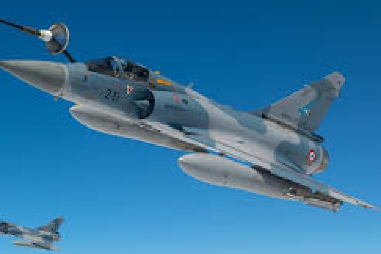 Macron Ukrayna'ya savaş uçağı gönderecek