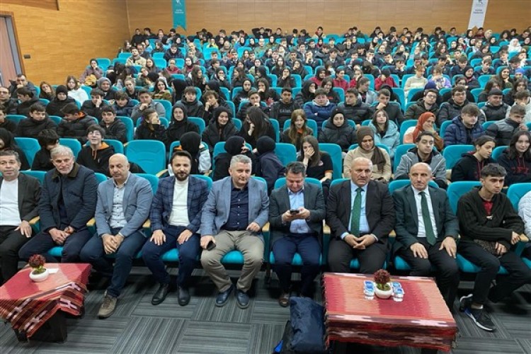 Çayeli'nde öğrencilerle başarının sırrı motivasyon konulu söyleşi yapıldı