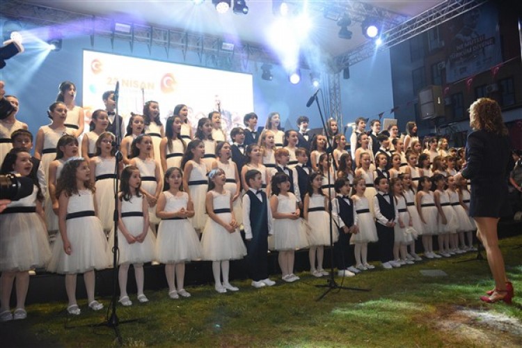 Balıkesir'de 23 Nisan coşkusu gece gündüz devam etti