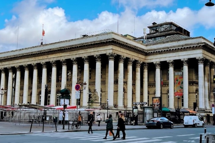 Avrupa piyasaları seçim sonrası Fransız hisseleri öncülüğünde yükseliyor