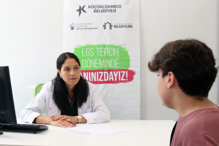 Küçükçekmece Belediyesi'nden öğrencilere tercih danışmanlığı hizmeti