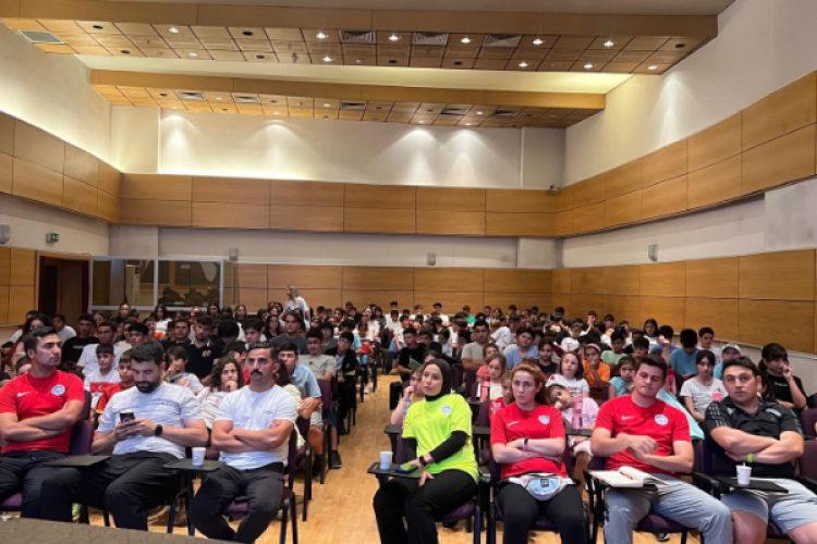 Kayseri'de 'Harekete Geç Sınırları Zorla' söyleşisi gerçekleştirildi