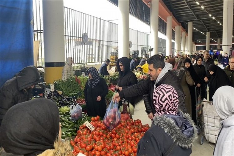 Bursa'nın Yıldırım ilçesinde kapalı pazar yeri hizmete açıldı