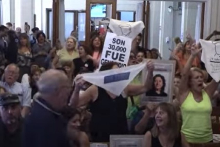 Arjantin'de diktatörlük dönemi suçlarından 11 kişi mahkum edildi.