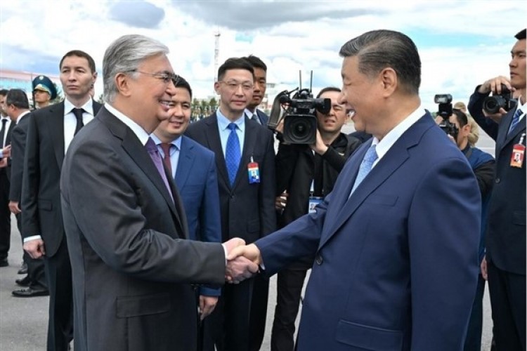 Xi Jinping, Shanghai Zirvesi için Astana'ya gitti