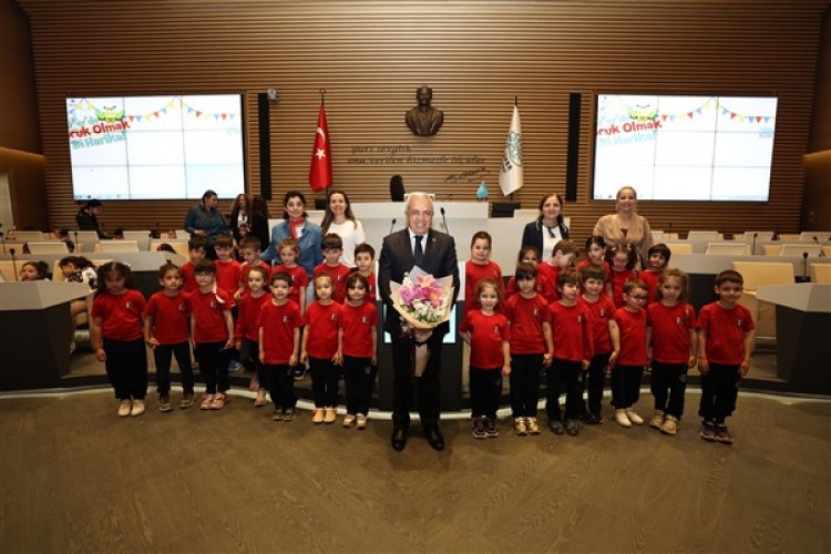 Öğrenciler, Başkan Özdemir ile Barış Meclisi Salonu'nda buluştu