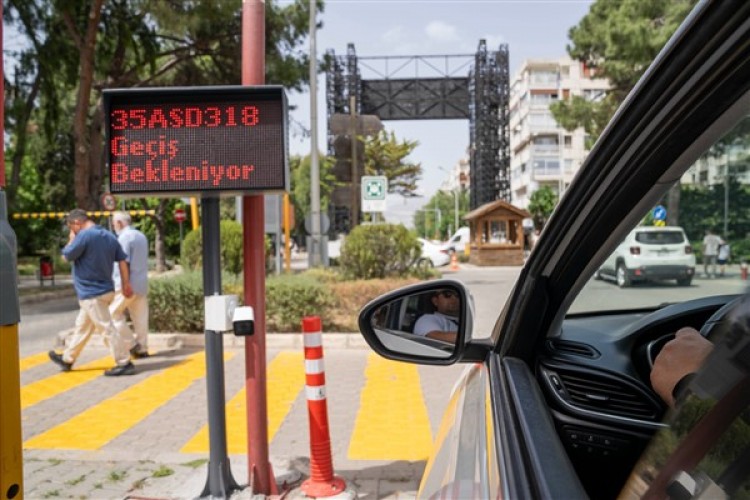 İzmir'deki otoparklarda "Plaka Tanıma Sistemi" başlıyor