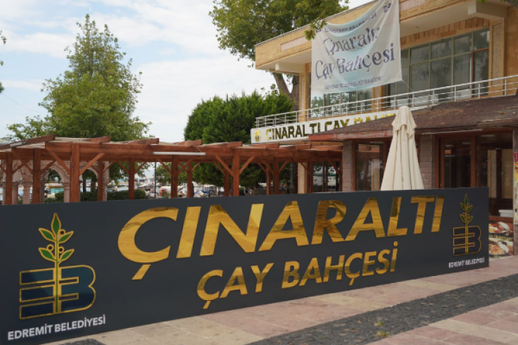 Edremit'teki Çınaraltı Çay Bahçesi yeniden açılıyor