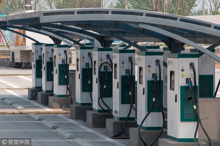 Çin'de 2024 yılında elektrikli araçlar için 5 bin şarj merkezi kurulacak