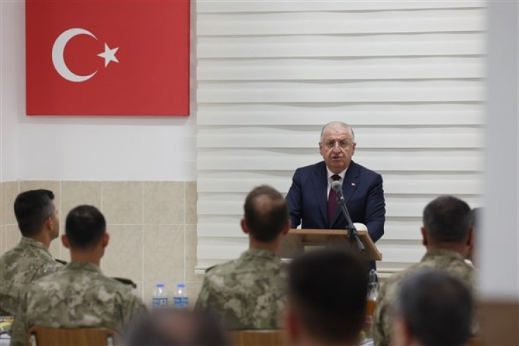 Bakan Güler KKTC'de 28'inci Mekanize Piyade Tümen Komutanlığını ziyaret etti