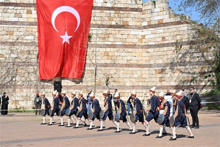 Bursa'nın fethinin 698. yıl dönümü törenle kutlandı